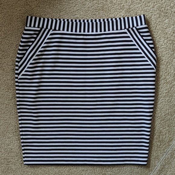 Elle Dresses & Skirts - Elle black and white striped skirt w/spandex